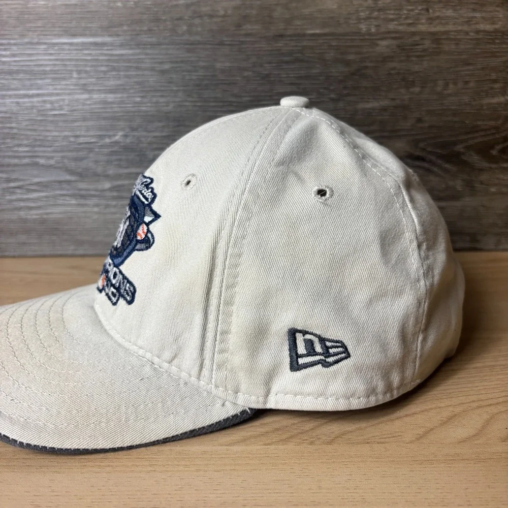Vintage New York Yankees Hat Cap Strap Back Beige MLB Baseball World Series 2000